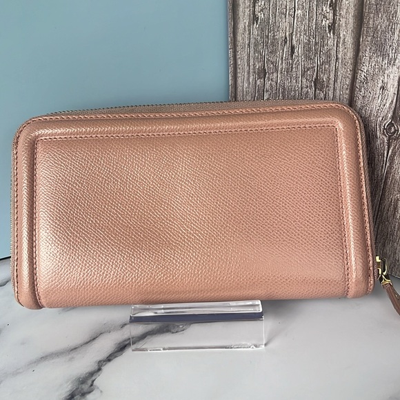 Salvatore Ferragamo zip around light pink - Picture 3 of 6